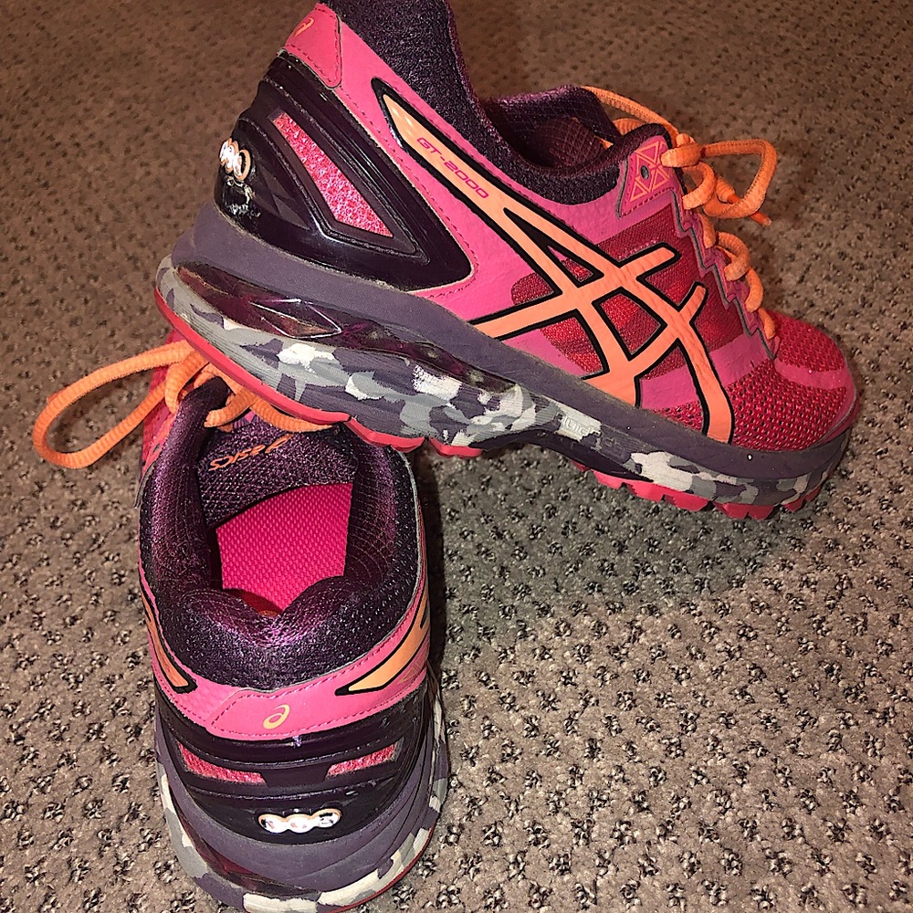 Pink and orange ASICS running shoes GT-2000